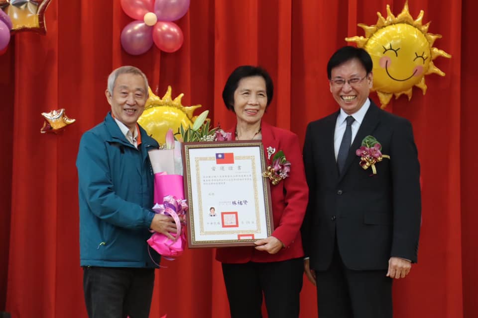 區長頒發埔坪里長當選證書