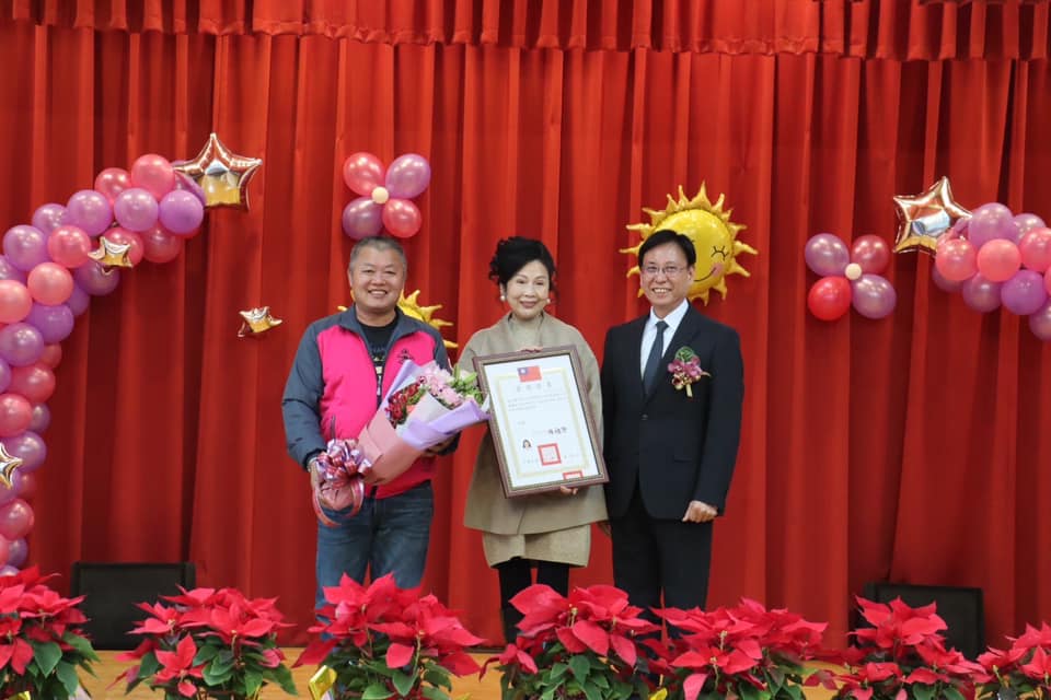 區長頒發橫山里長當選證書