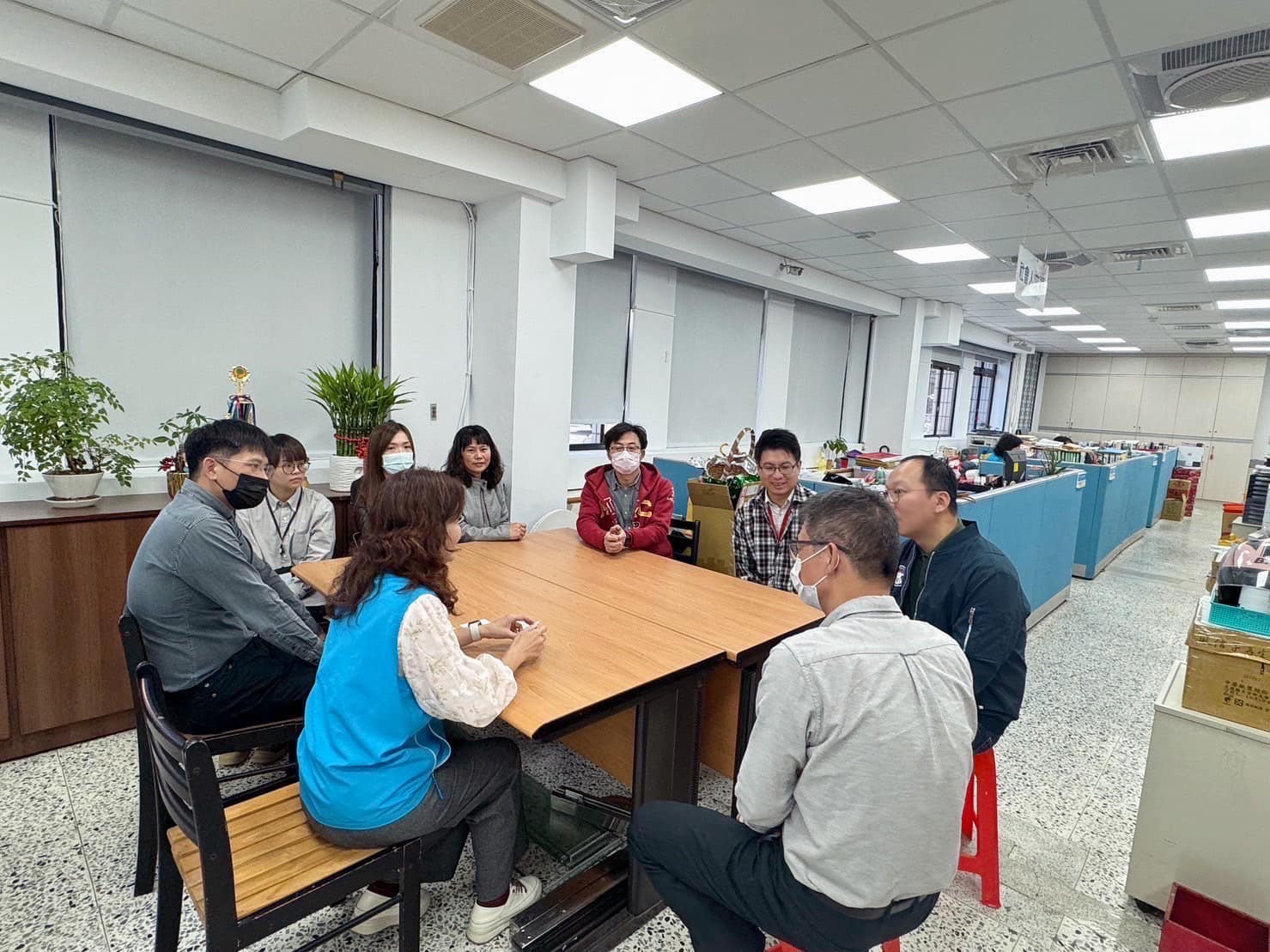 馬偕醫學院團隊與賴區長討論建置多元照顧資源計畫