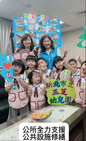 區長與幼兒園小朋友合影