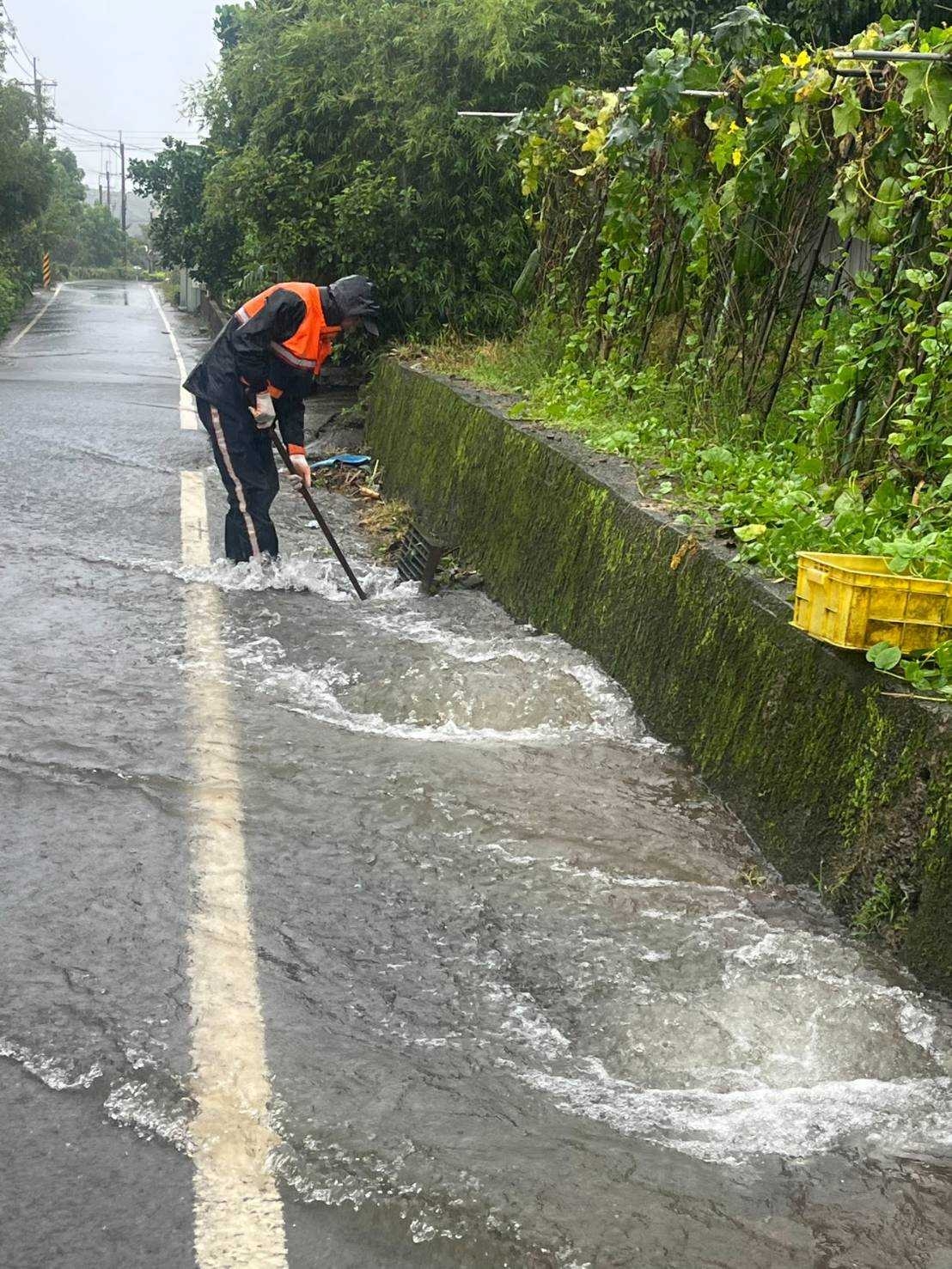 山陀兒颱風側溝巡檢清淤