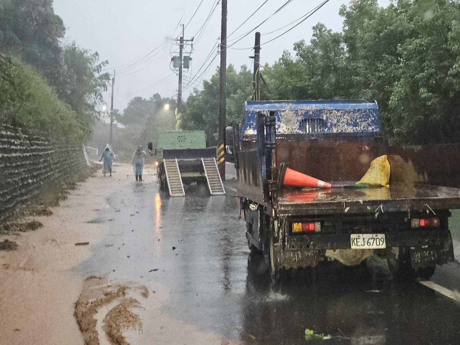 八賢里道路已搶通