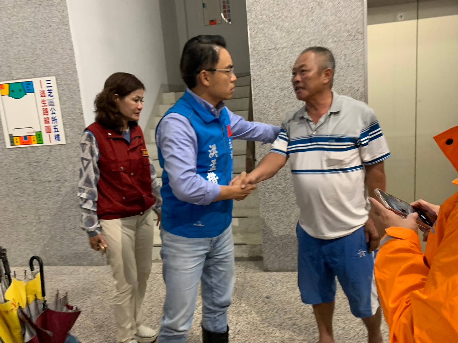 洪委員孟楷關懷收容民眾