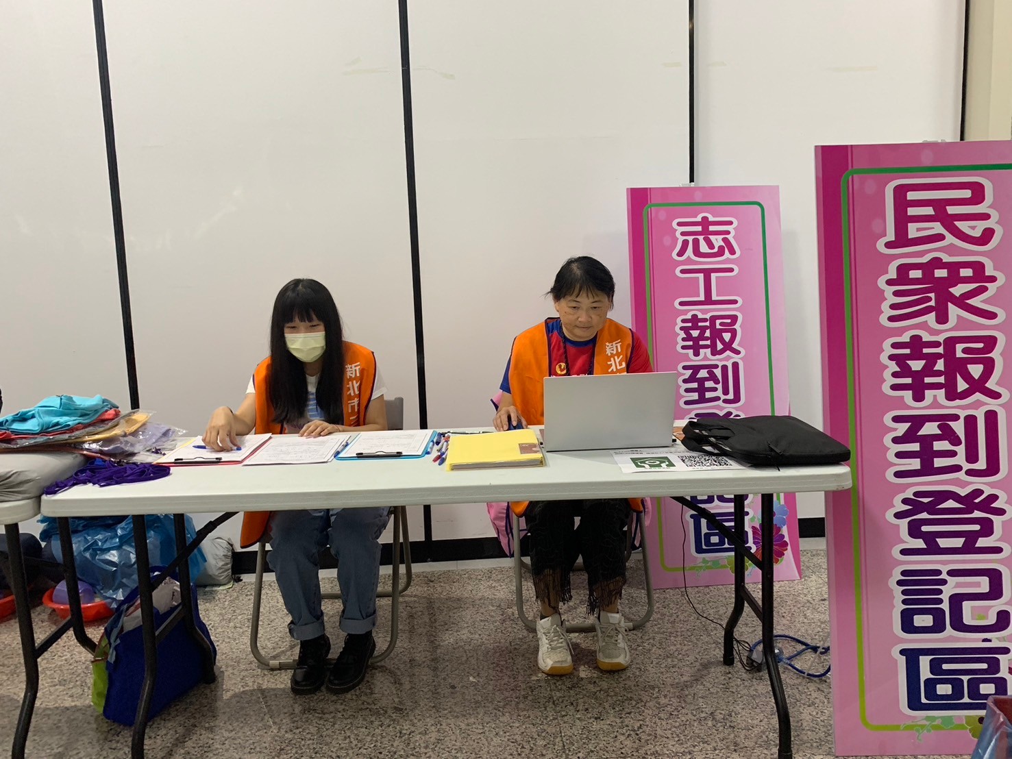 社文課進行民眾收容安置作業