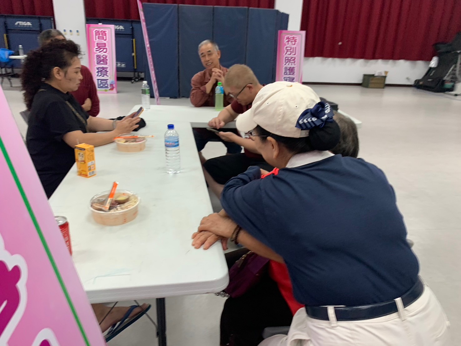 慈濟團隊關懷收容民眾