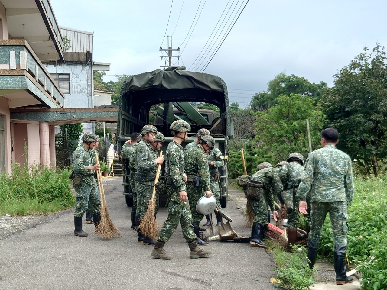國軍協助錫板里災後復原