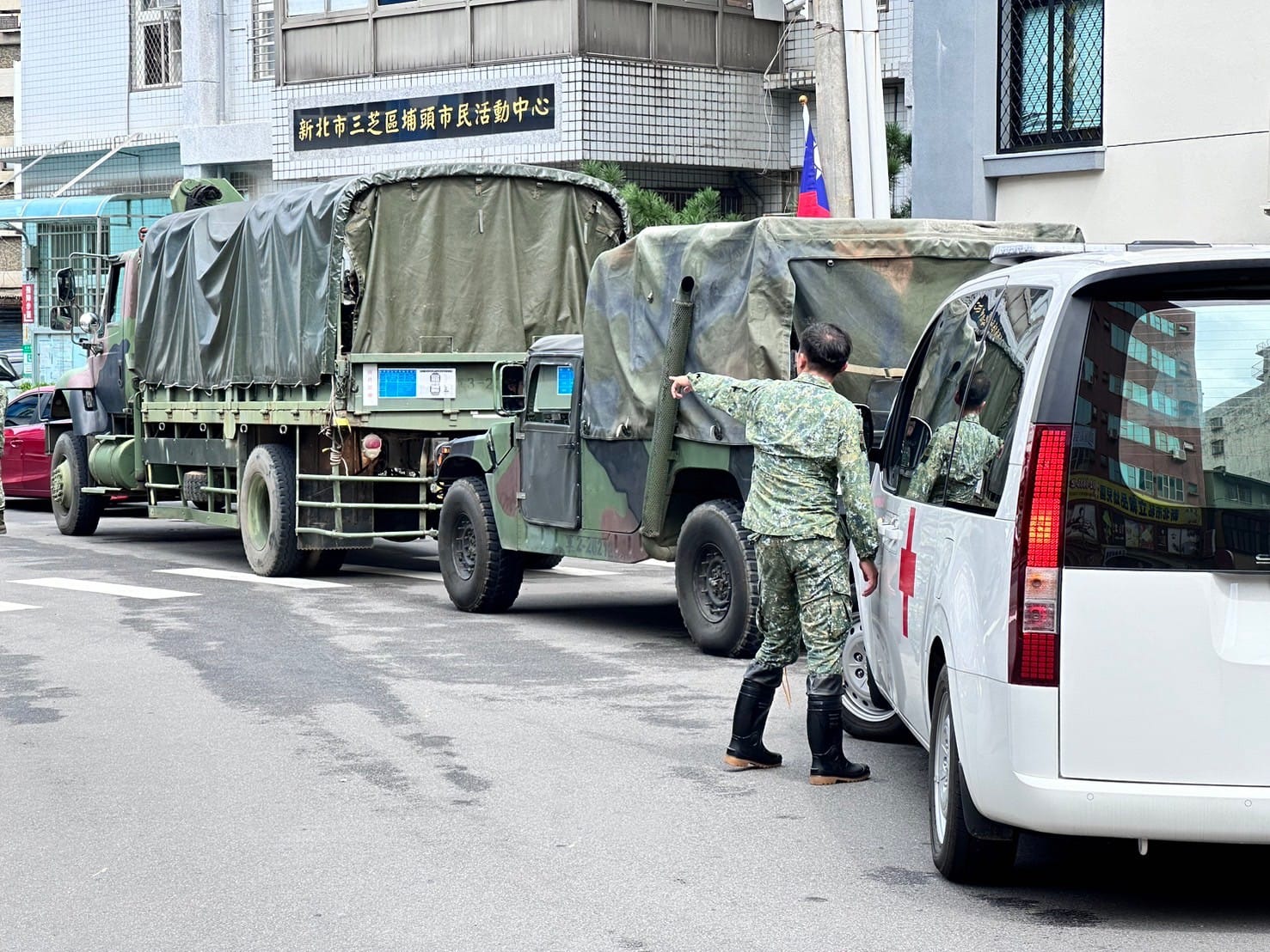 國軍部隊出動協助清淤