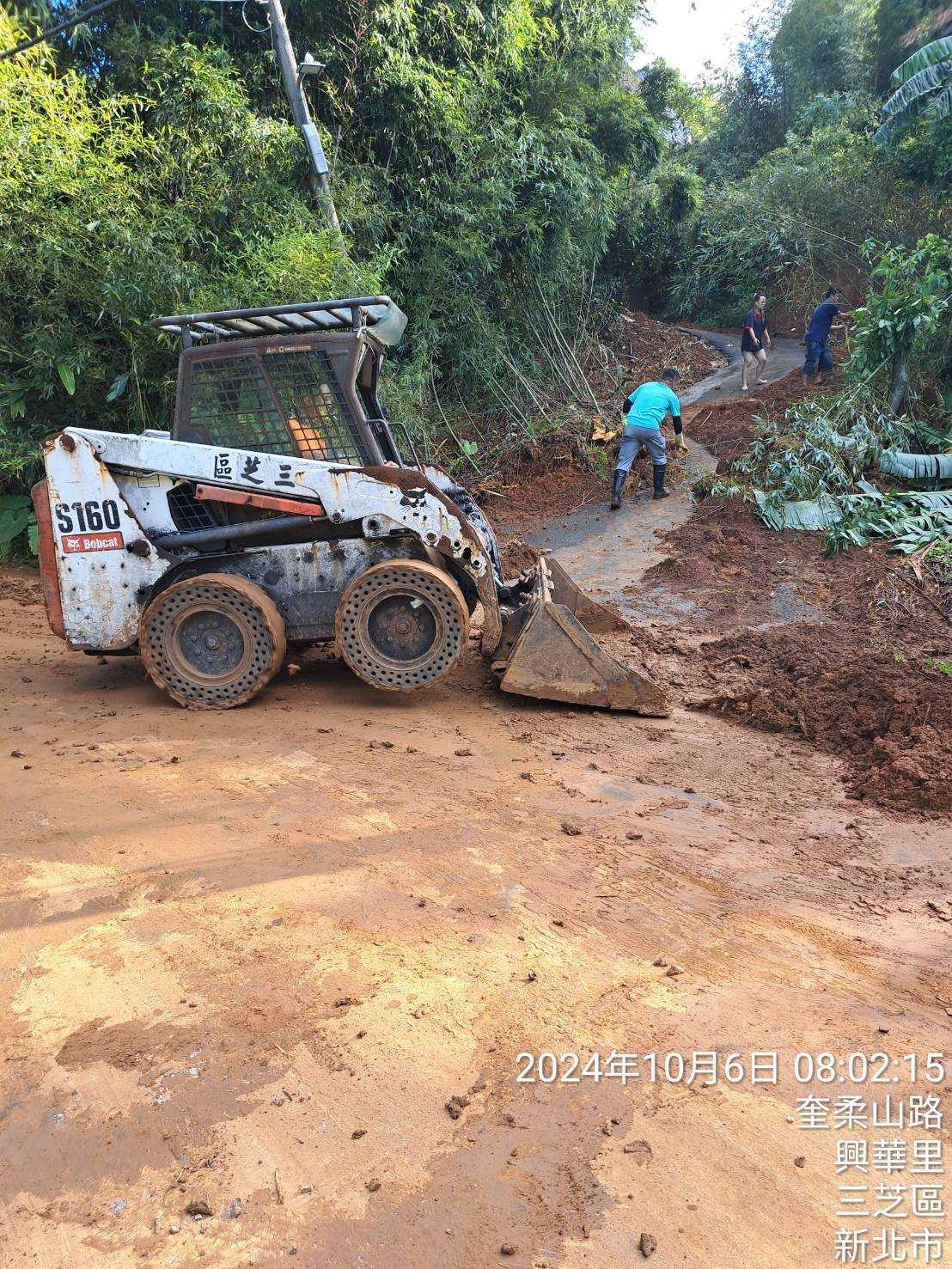 北8線路面泥濘清淤