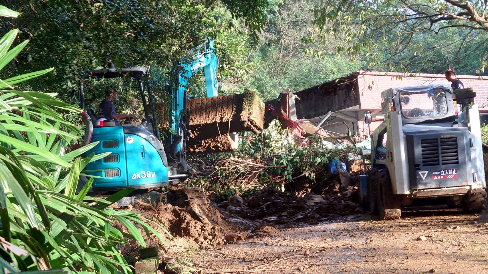 青山路內柑宅家戶及道路搶通
