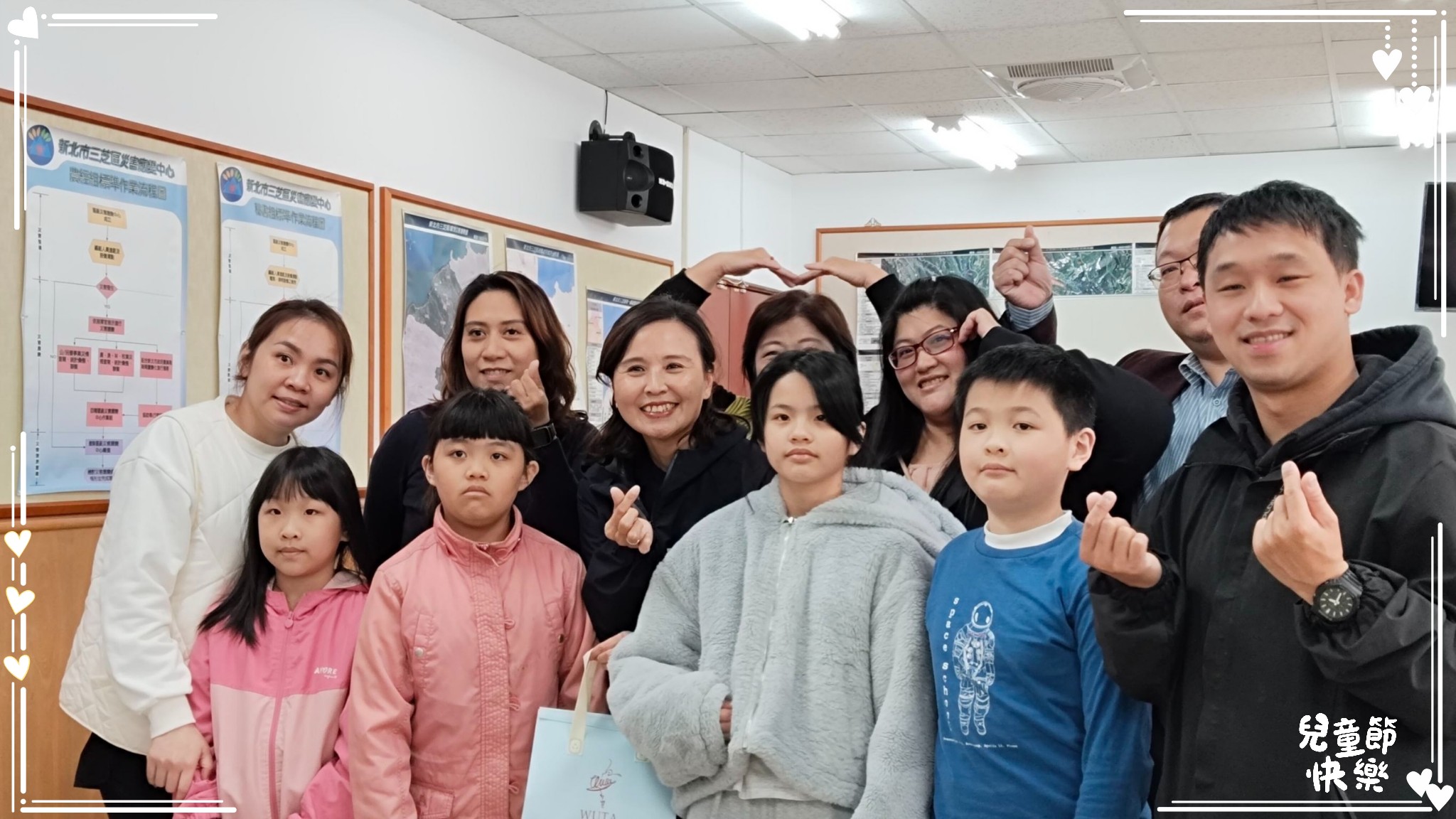 陳家琪議員與學童合影