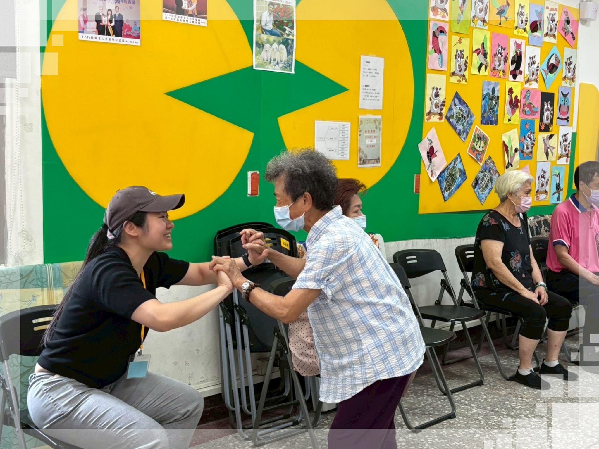 淡江大學生與長者互動