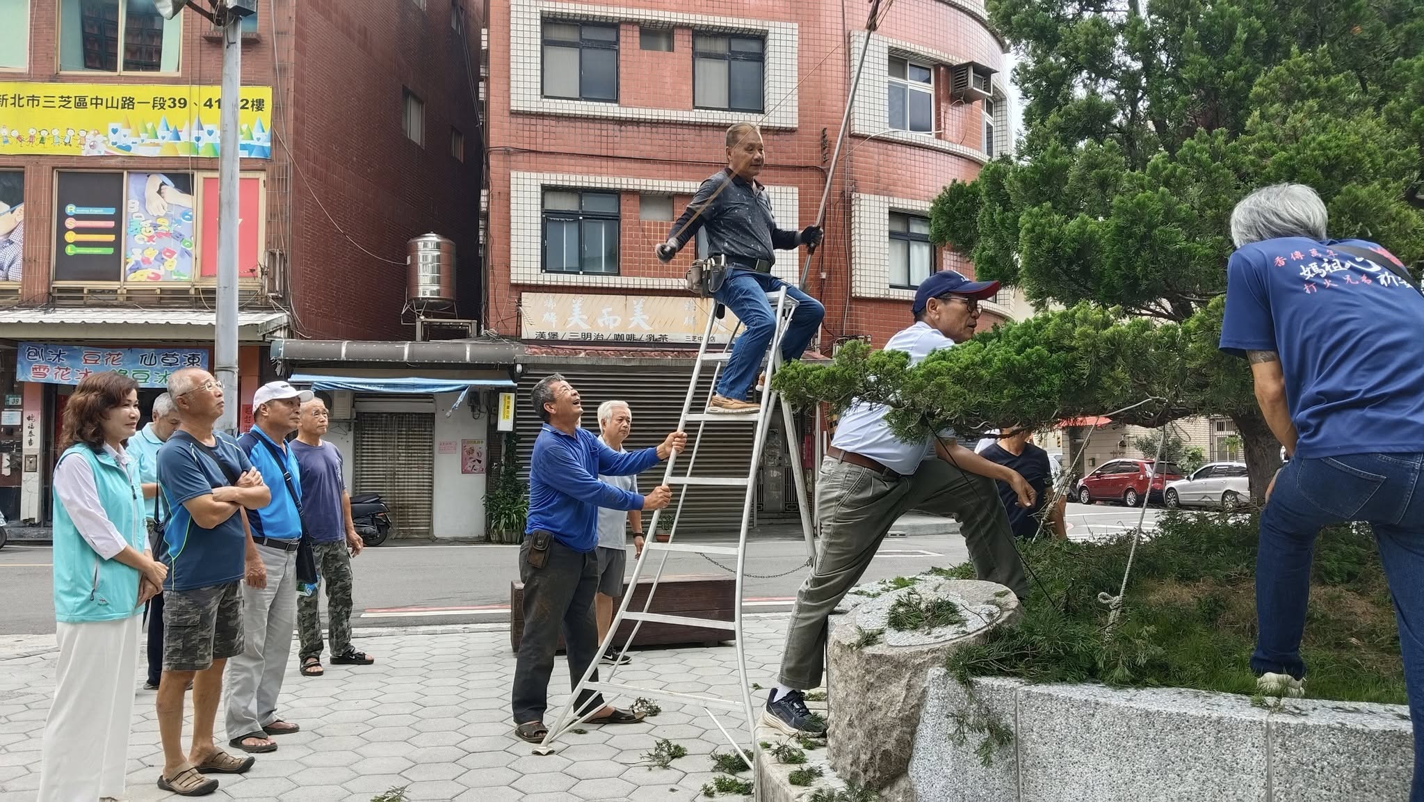 吳建璋老師親自指導從樹形整枝、健康管理到實作示範