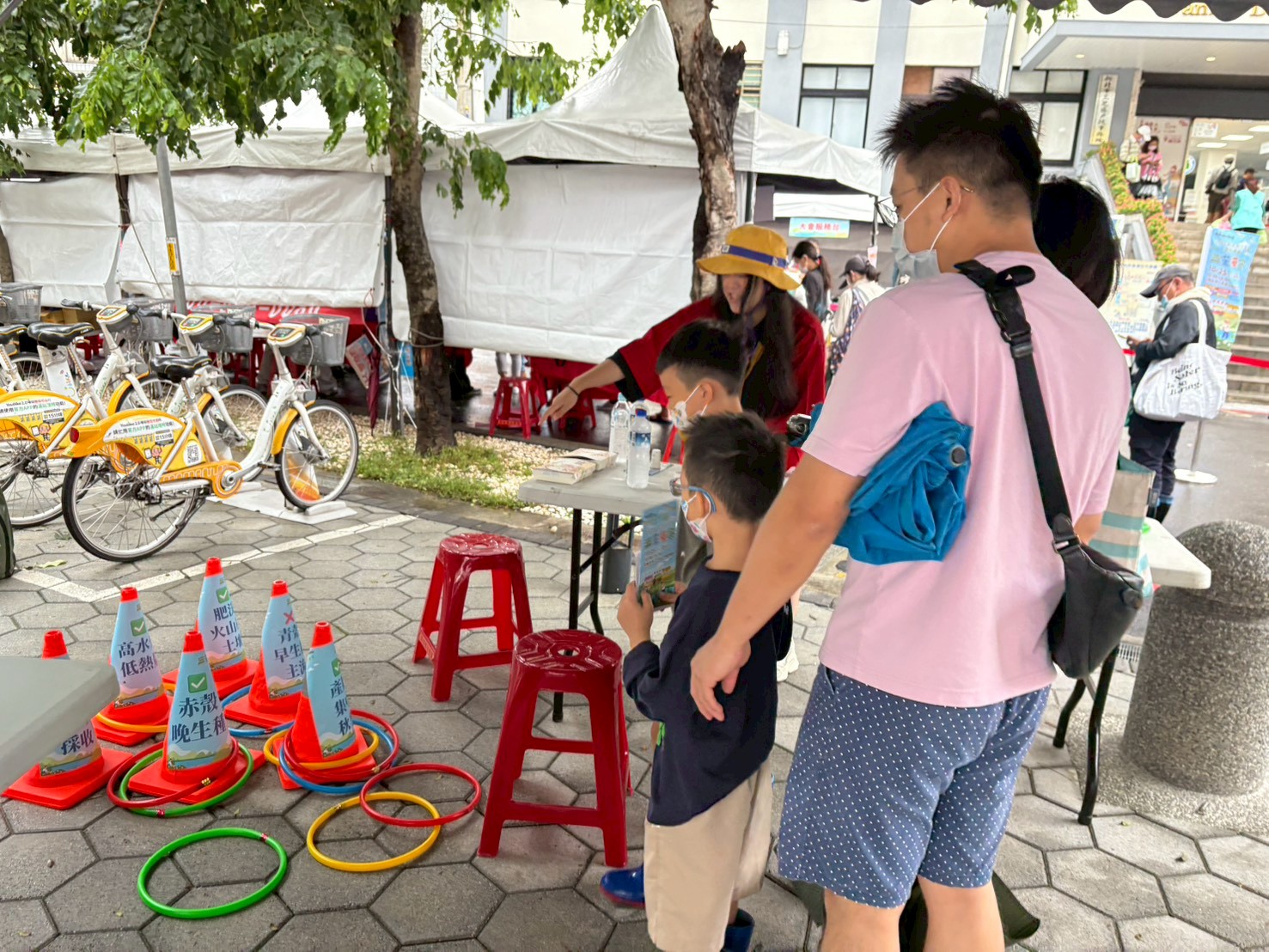 民眾參加趣味闖關活動