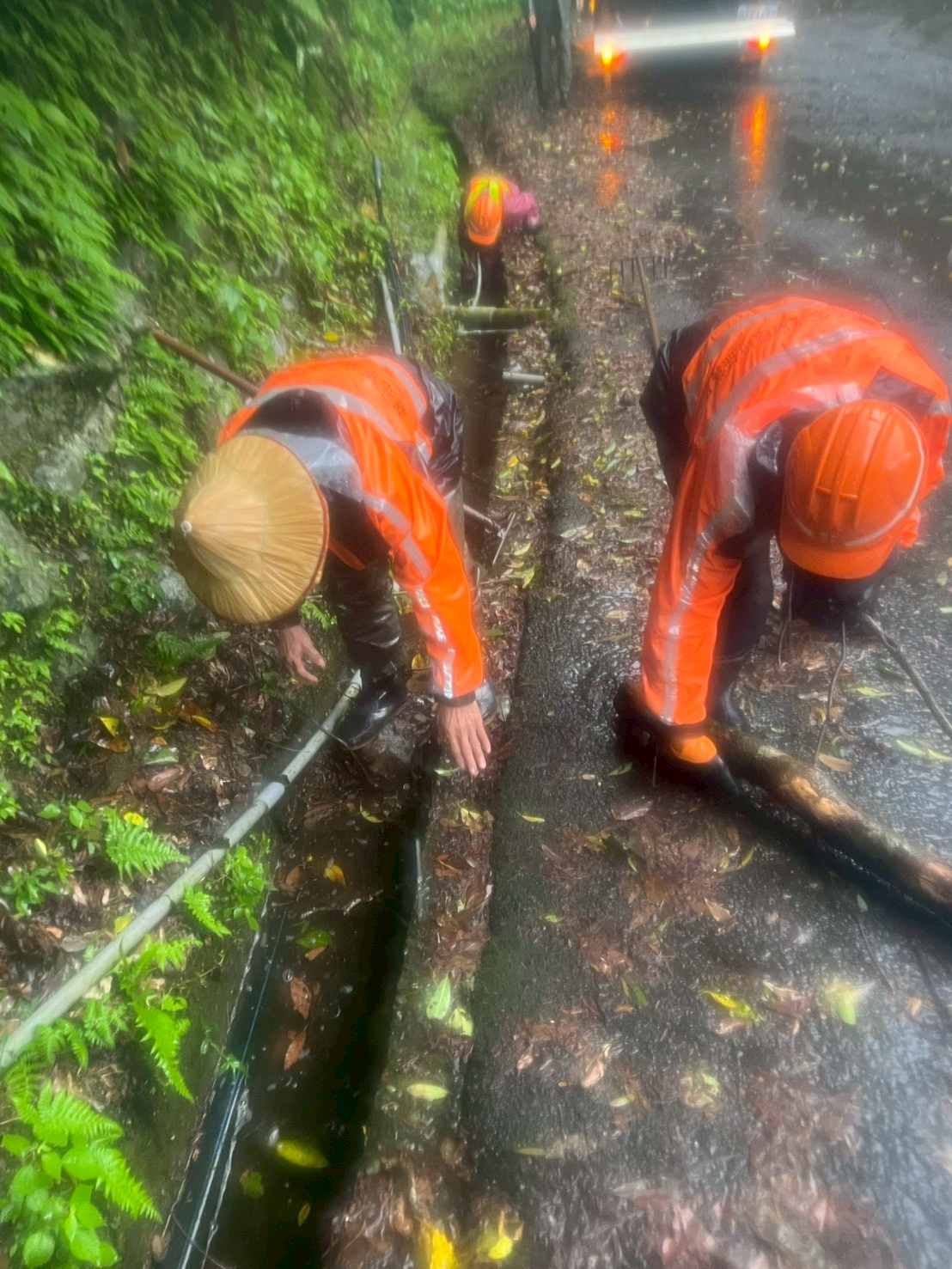 鳳凰颱風來襲前側溝巡檢