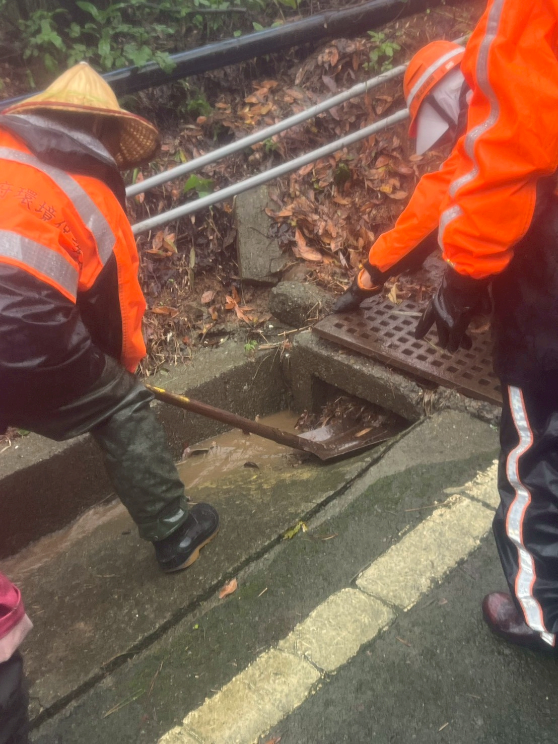 颱風來襲前側溝巡檢