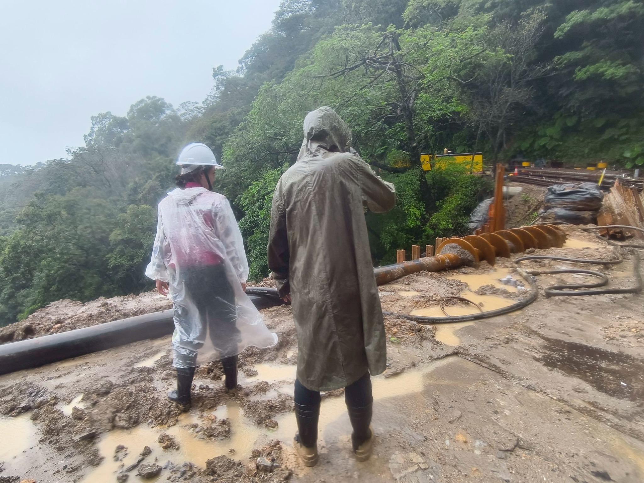 賴區長災後復建在建工程巡查
