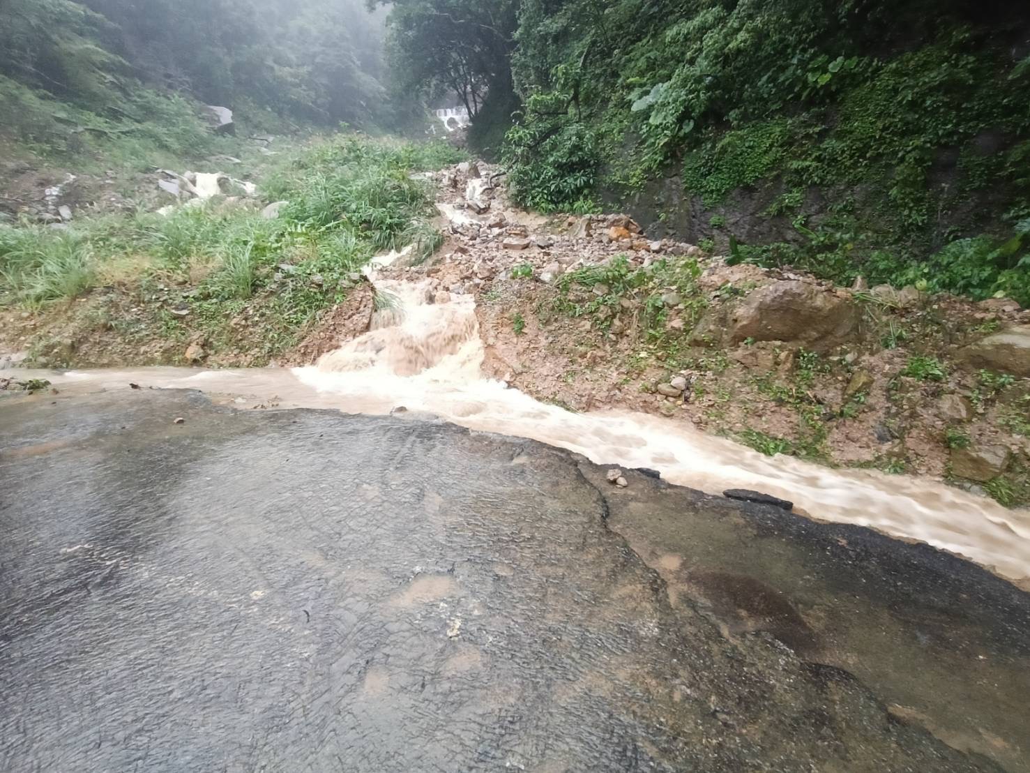 青山路施工處置完成