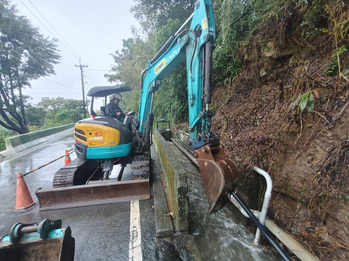 八賢北11路旁側溝清淤