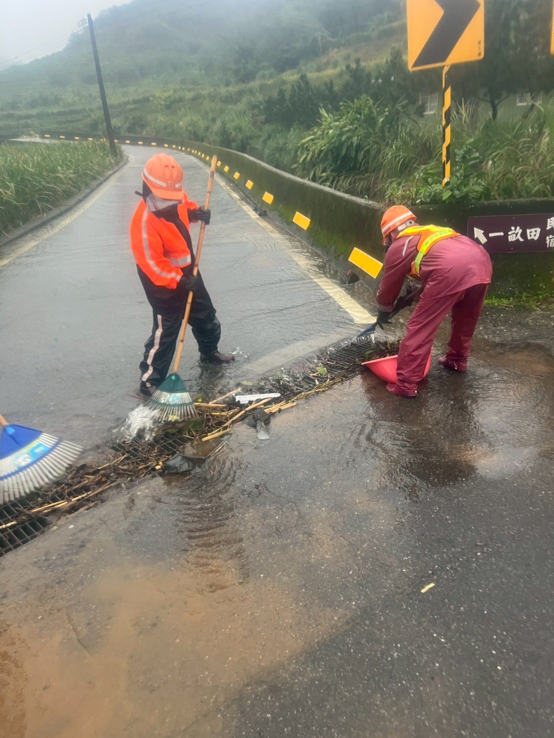 1141112鳳凰颱風道路側溝巡檢
