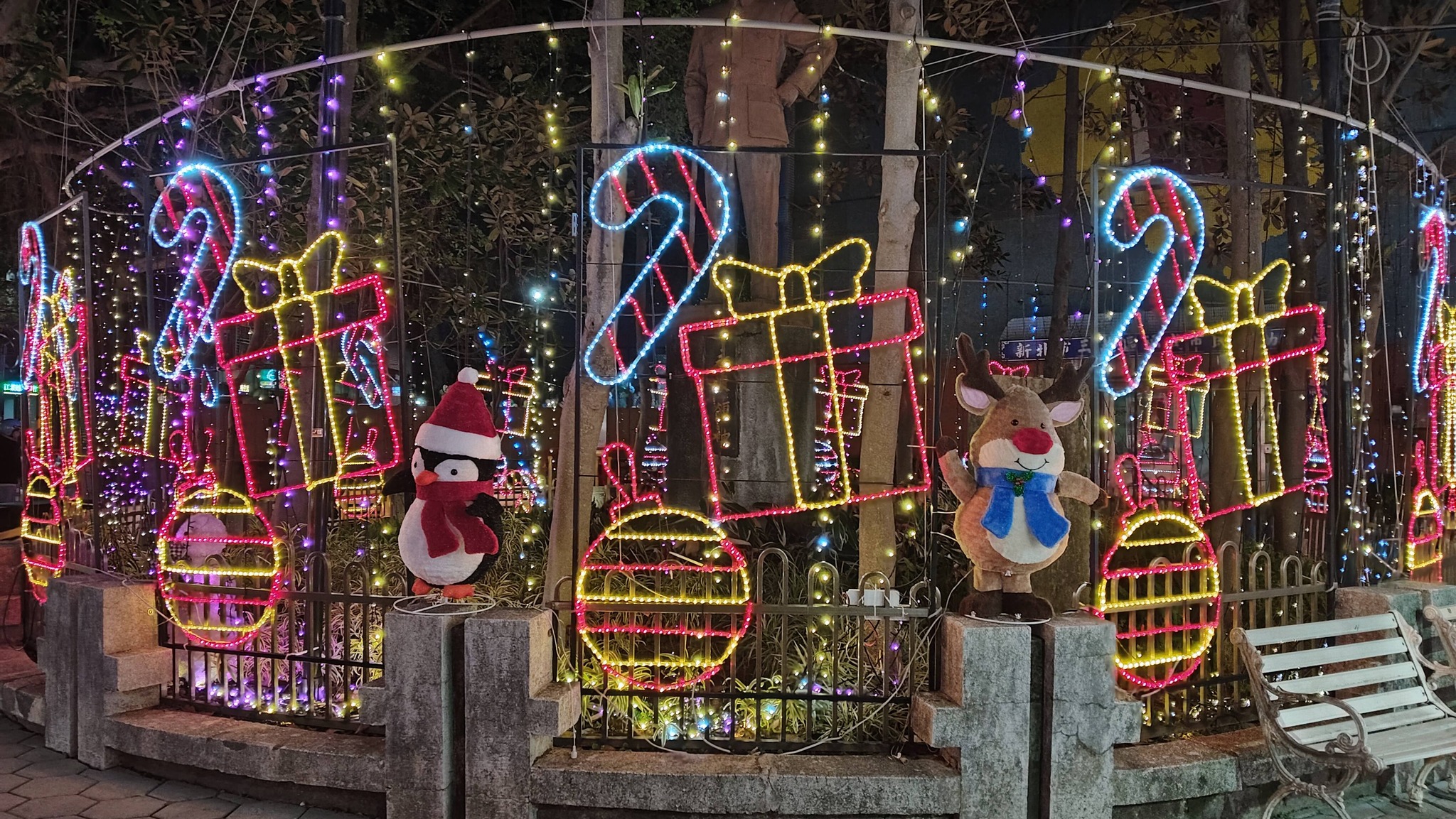 周邊聖誕燈飾佈置