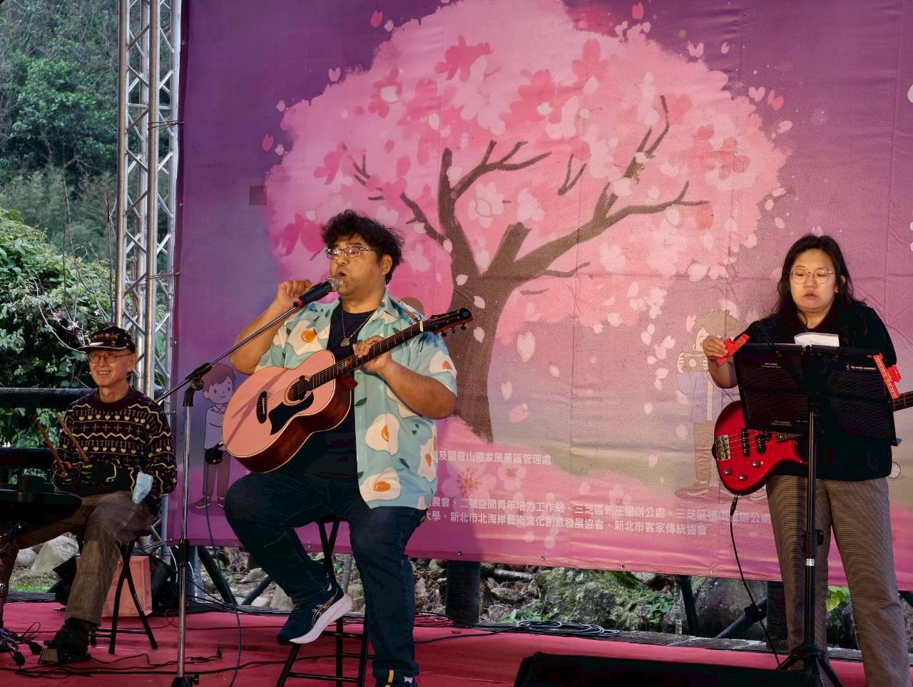 劉啟仁老師樂團表演