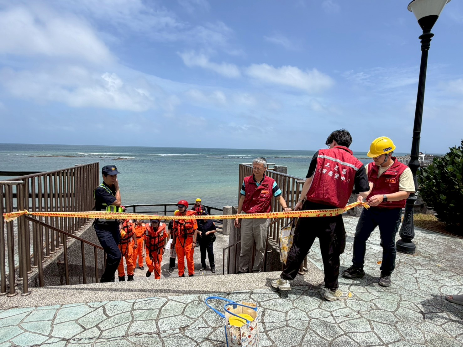 海上平台周邊拉封鎖線