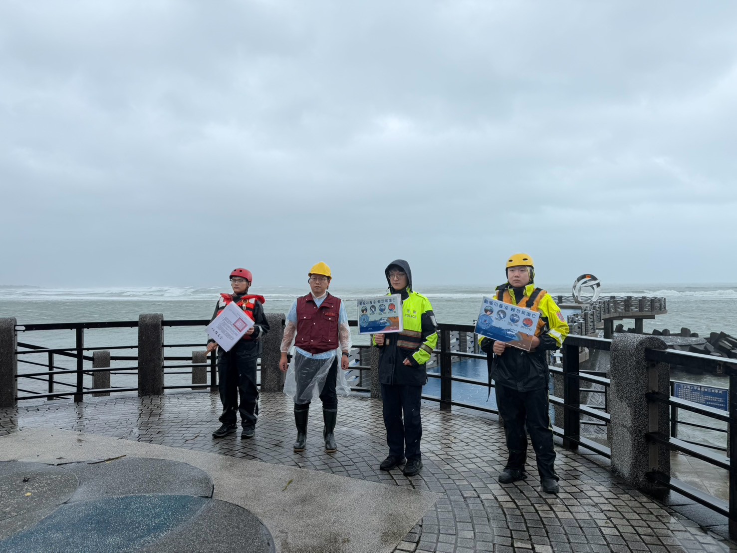薔琵颱風海上觀景平台安全勸離作業
