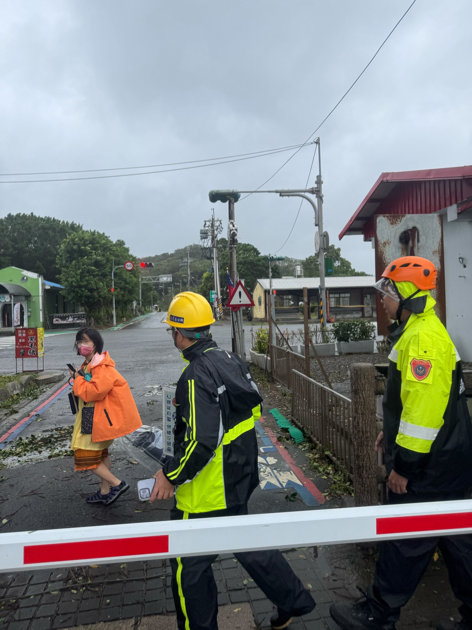 淺水灣沿岸巡查勸離作業