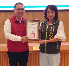 古庄里葉秋蓮里長獲頒新北市「績優防災士」殊榮